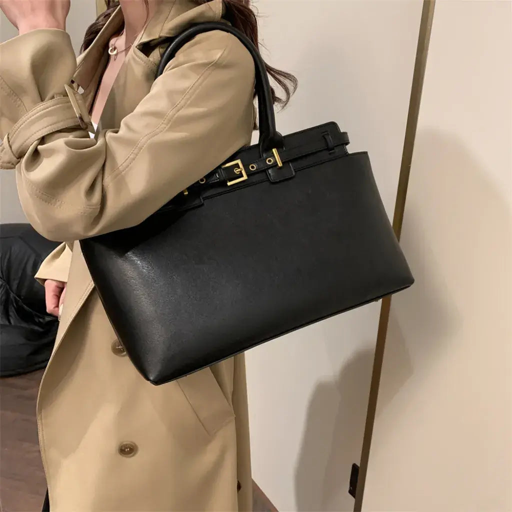Bolsa Feminina Grande de Couro Preta Amélia
