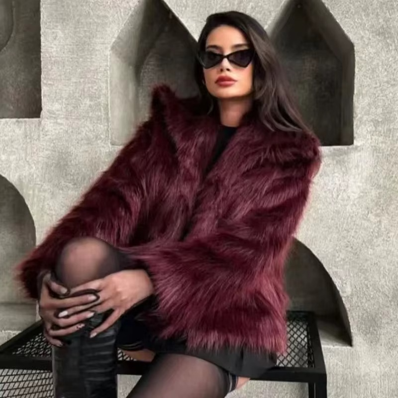 Casaco de Pelúcia Luxuoso Joanny – Conforto e Elegância para os Dias Frios