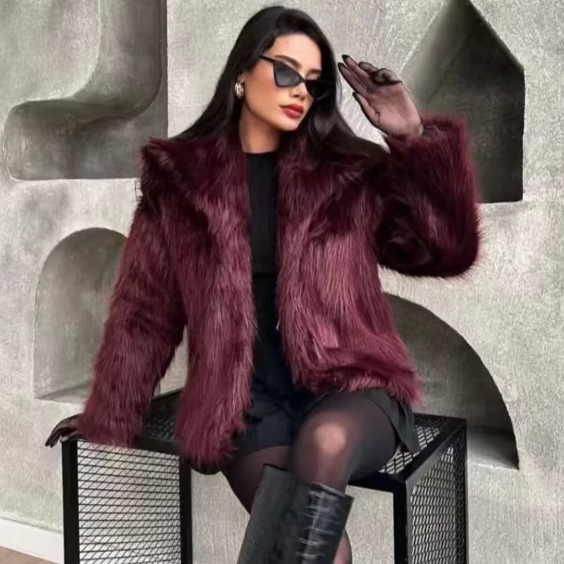 Casaco de Pelúcia Luxuoso Joanny – Conforto e Elegância para os Dias Frios