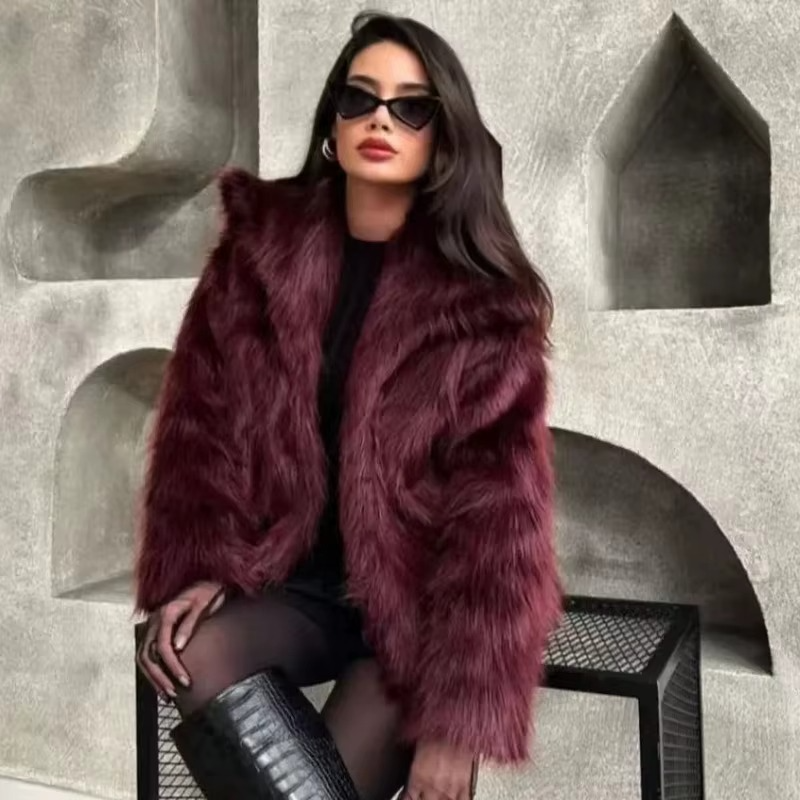 Casaco de Pelúcia Luxuoso Joanny – Conforto e Elegância para os Dias Frios